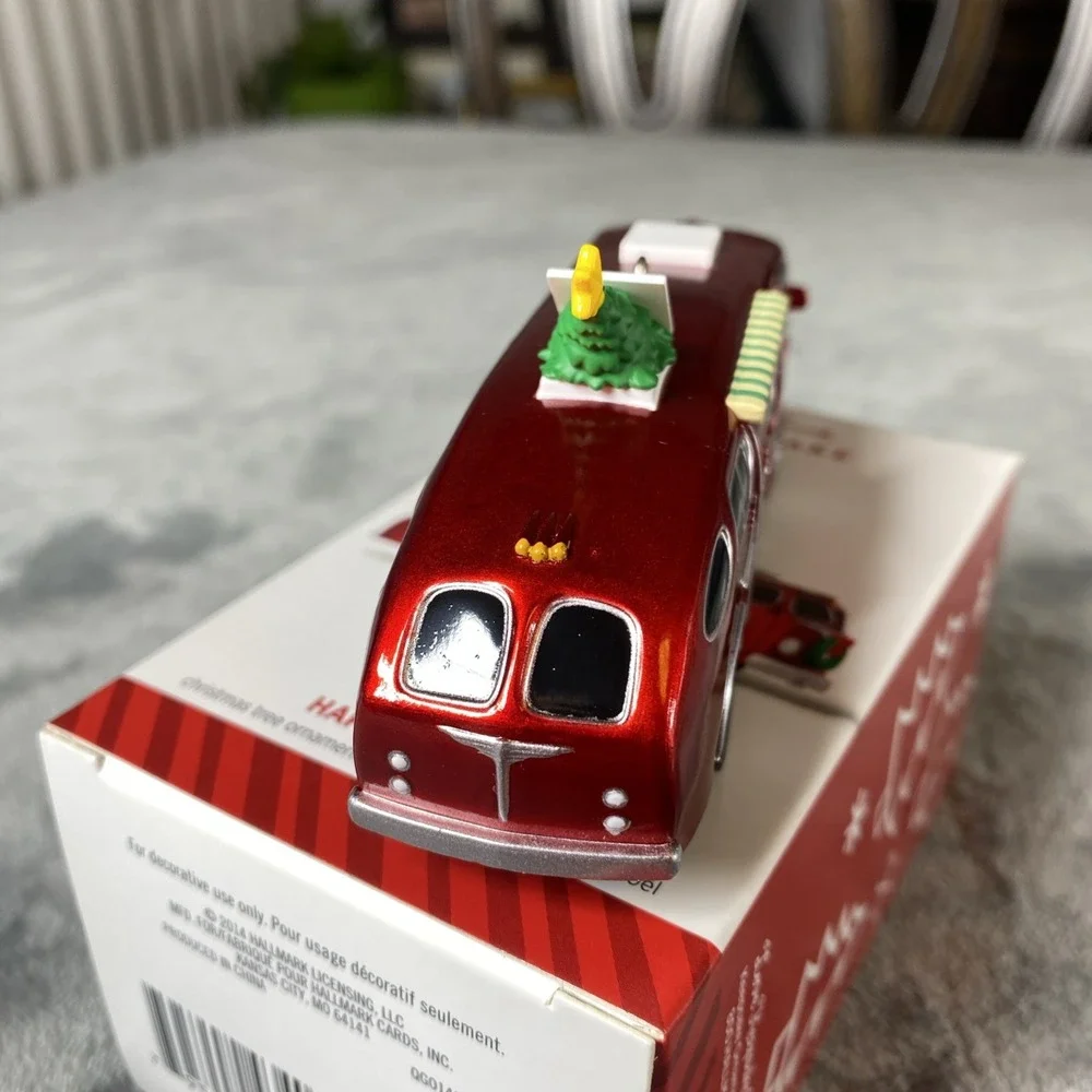 Hallmark 2014 Happy Campers RV Keepsake Christmas Ornament Retro Motor Home